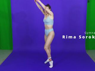 Rosyjskie brunetka duży cycki gimnastyk jest na zewnątrz z to świat