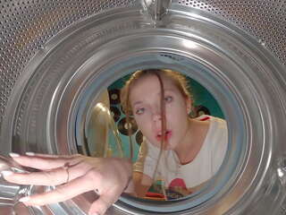 Paso hermana tiene stuck de nuevo en lavado máquina tenido a llamada rescuers