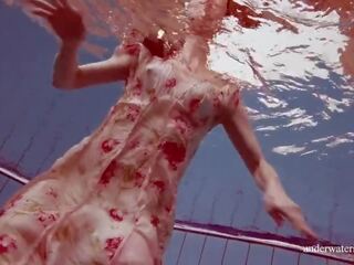 Nuoto piscina attraente deity martina libidinous e nudo xxx film vids