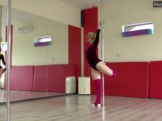 Manya Baletkina has an fabulous gymnastic talent