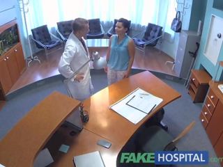 Fakehospital المريض overhears surgeon سخيف ممرضة ثم الملاعين له أيضا