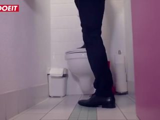 Letsdoeit - tyska sekreterare celina davis körd av basar på den toalett