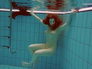 Desirable berenang bogel balkan remaja vesta