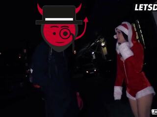 Naughty escort Lullu Gun Sucks Santa's Dong Then Bangs Amateur dick In Bus During Christmas - LETSDOEIT