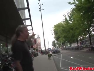Todellinen hollantilainen streetwalker cockriding matkailualueen