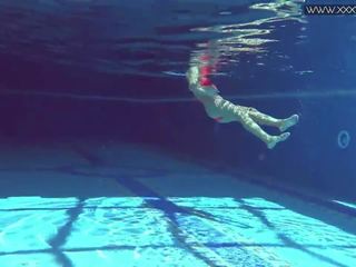 Berühmt maria kalisy ist posieren schwimmen nackt für xxxwater