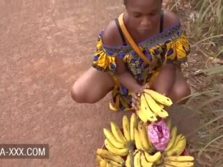 Μαύρος/η μπανάνα seller αφέντρα παρασυρθεί για ένα λαμπρός σεξ βίντεο