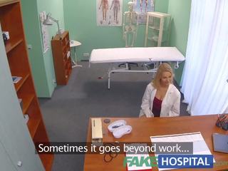 Fakehospital nový sestrička berie dvojitý výstrek od lascívne doktor