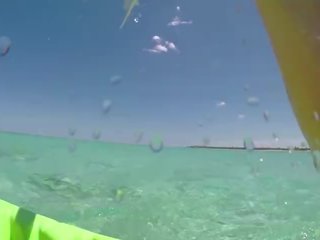 Enorme sborrata shortly dopo pov sesso, bikini kayaking a all’aperto pubblico spiaggia!