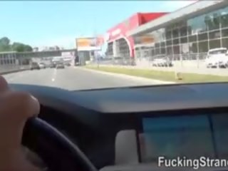 Slutty hitchhiker remaja foxy fucked dan facialed dalam awam