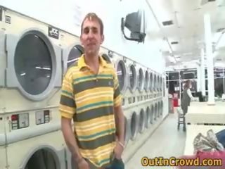 Şehvetli homoseksüel youths sahip olan flört film içinde sarılı laundry 1 tarafından outincrowd